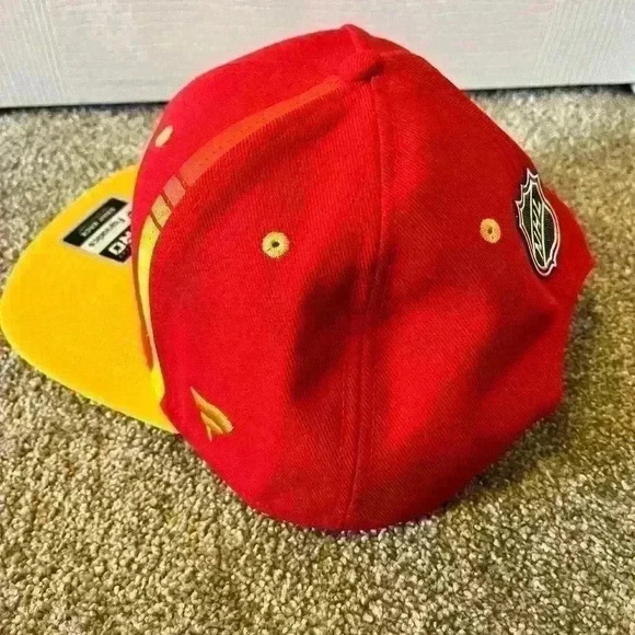 NWT Brand New Calgary Flames Fanatics SnapBack Hat O/S - Picture 4 of 4